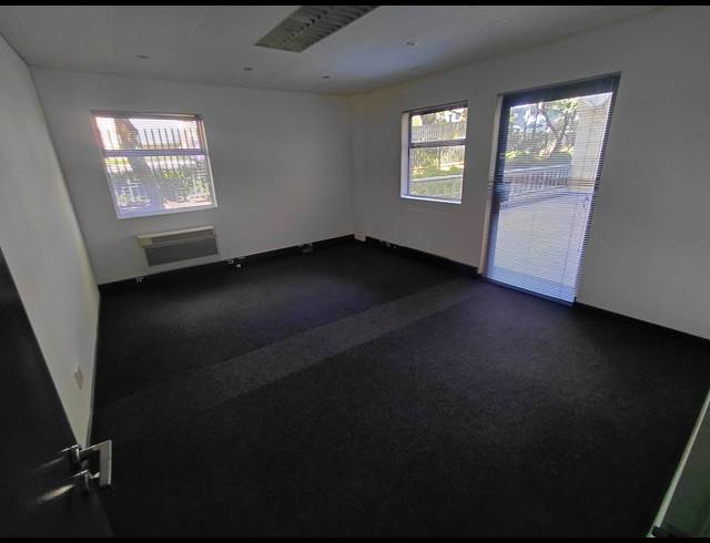 5,745M² OFFICE FOR SALE IN BRYANSTON